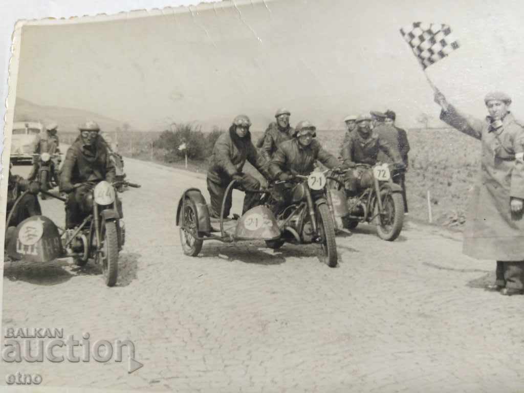 ΠΑΛΑΙΑ ΦΩΤΟΓΡΑΦΙΑ-1954. MOTOR, μοτοσικλέτες, διαγωνισμός ZVANICHEVO-PLOVDIV με τιμή 35.00 BGN | € 17.90