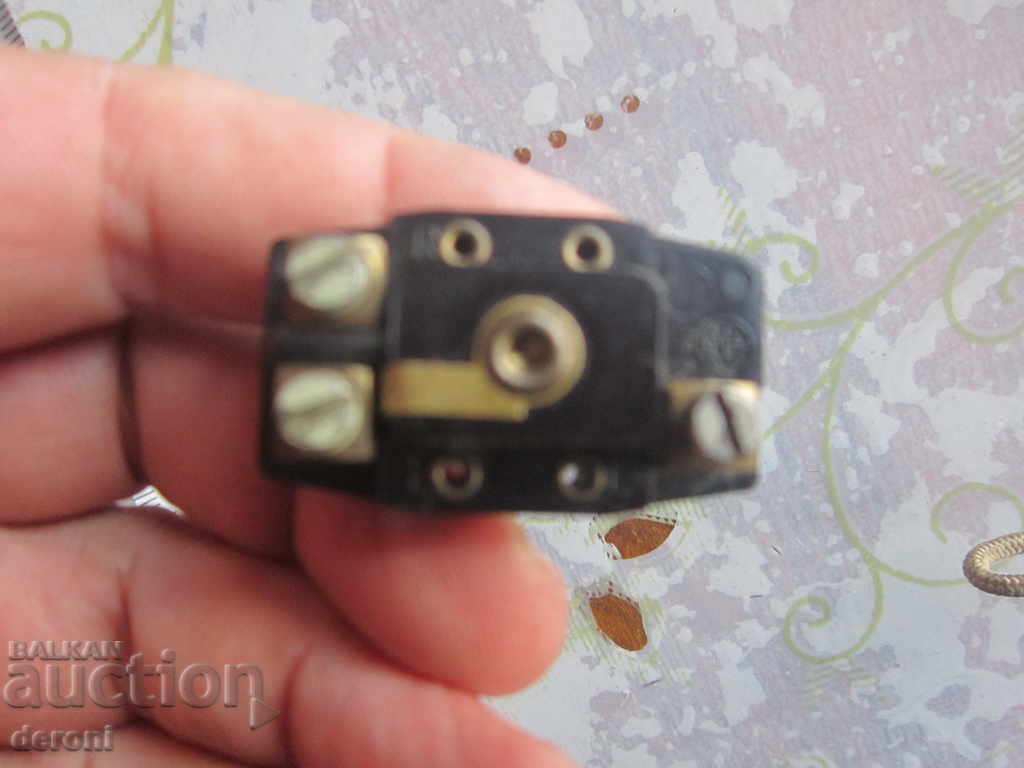 Antique bakelite key switch with price 10.00 BGN | € 5.11