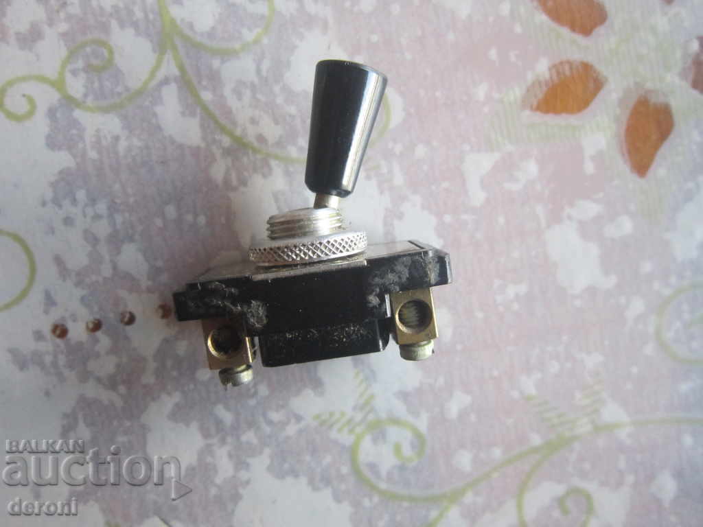 Delivery of Antique bakelite key switch