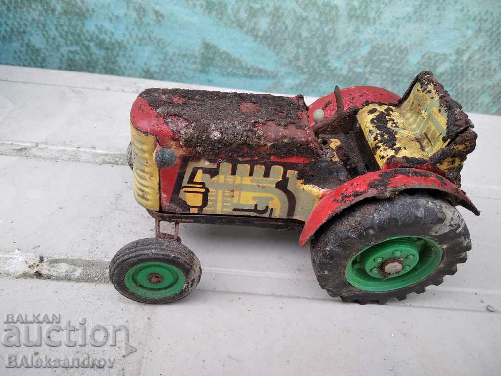 Auction  An old uncleaned tin toy