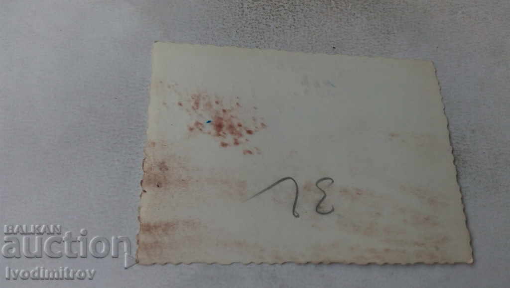 Fotografie Femei și bărbați cu scaune cu rotile cu preț 1.65 BGN | € 0.84