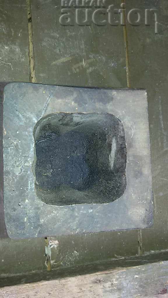 Auction  carved pencil Khan KRUM