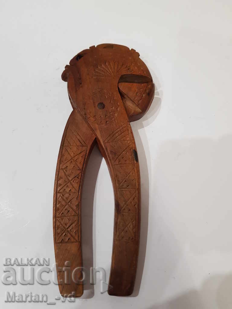 Wooden vintage hazelnut crusher - 5 Wooden vintage hazelnut crusher - 5