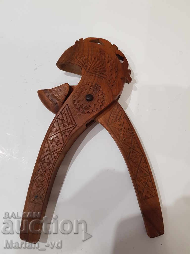 Wooden vintage hazelnut crusher - 6 Wooden vintage hazelnut crusher - 6