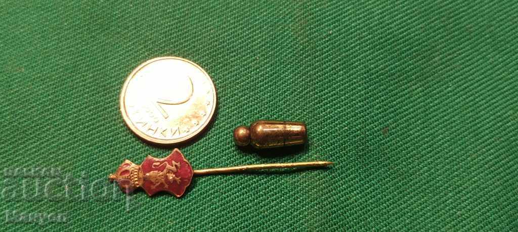 Delivery of I am selling an old royal police badge, a lapel badge Delivery of I am selling an old royal police badge, a lapel badge