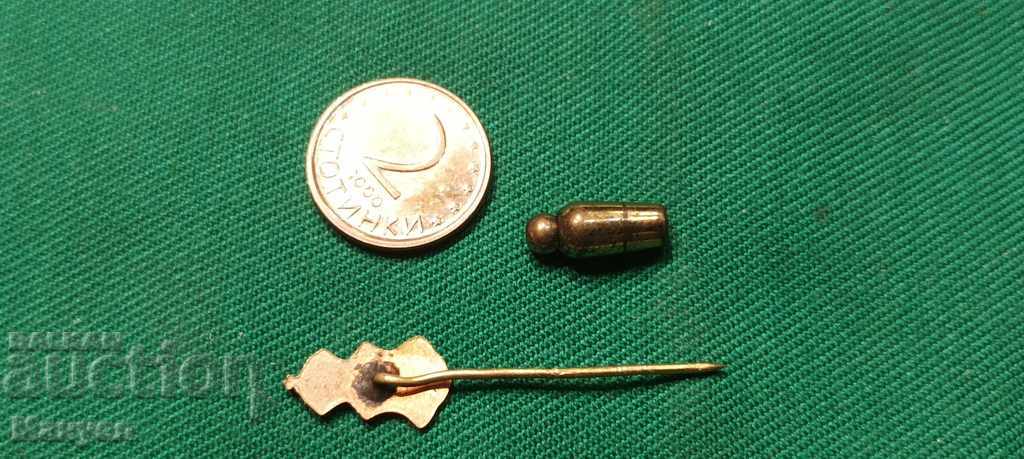 I am selling an old royal police badge, a lapel badge - 5 I am selling an old royal police badge, a lapel badge - 5