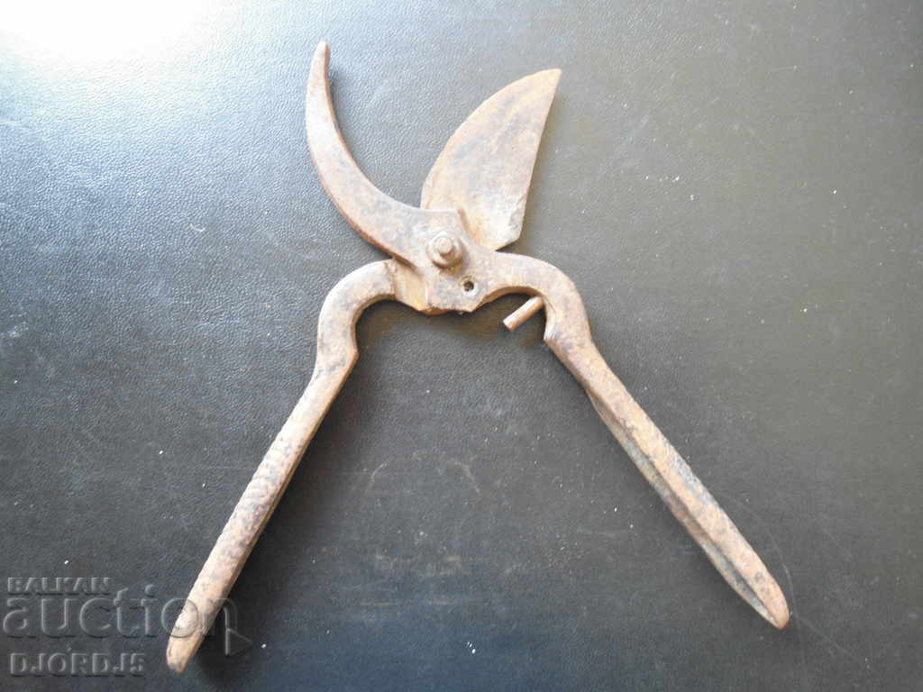 Old scissors "BALKAN" with price 3.00 BGN | € 1.53 Old scissors "BALKAN" with price 3.00 BGN | € 1.53