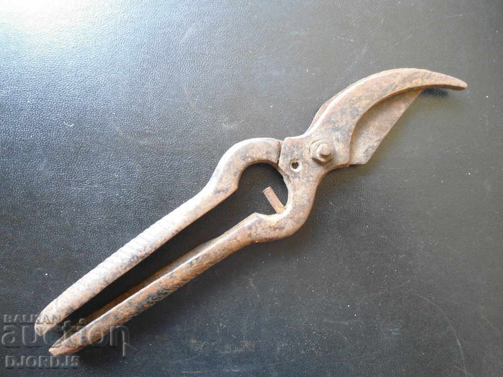 Old scissors "BALKAN"