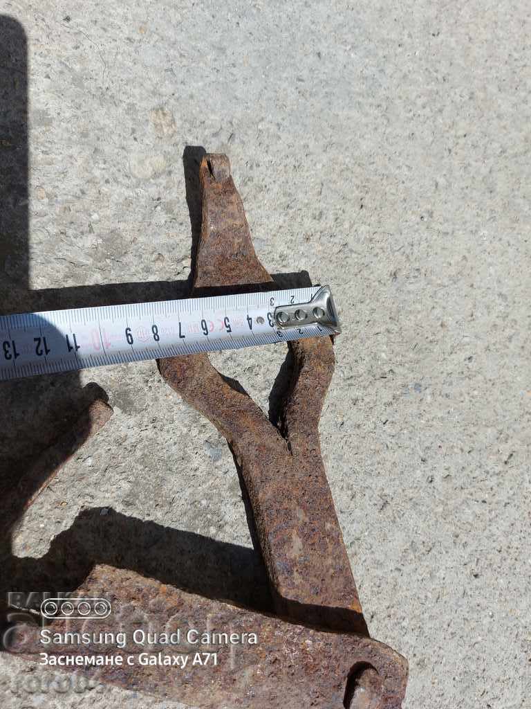 OLD FORGED MANDALO FROM REVIVAL GATES - 5 OLD FORGED MANDALO FROM REVIVAL GATES - 5