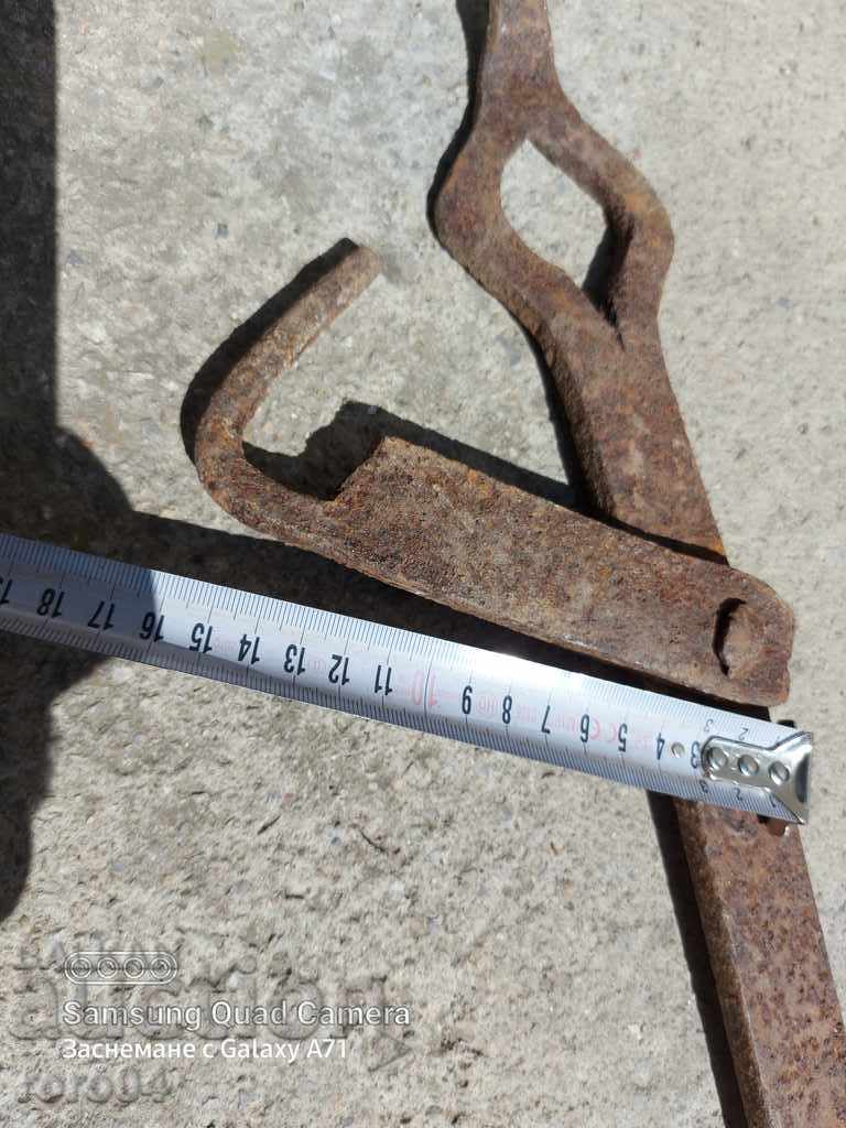 OLD FORGED MANDALO FROM REVIVAL GATES - 6 OLD FORGED MANDALO FROM REVIVAL GATES - 6