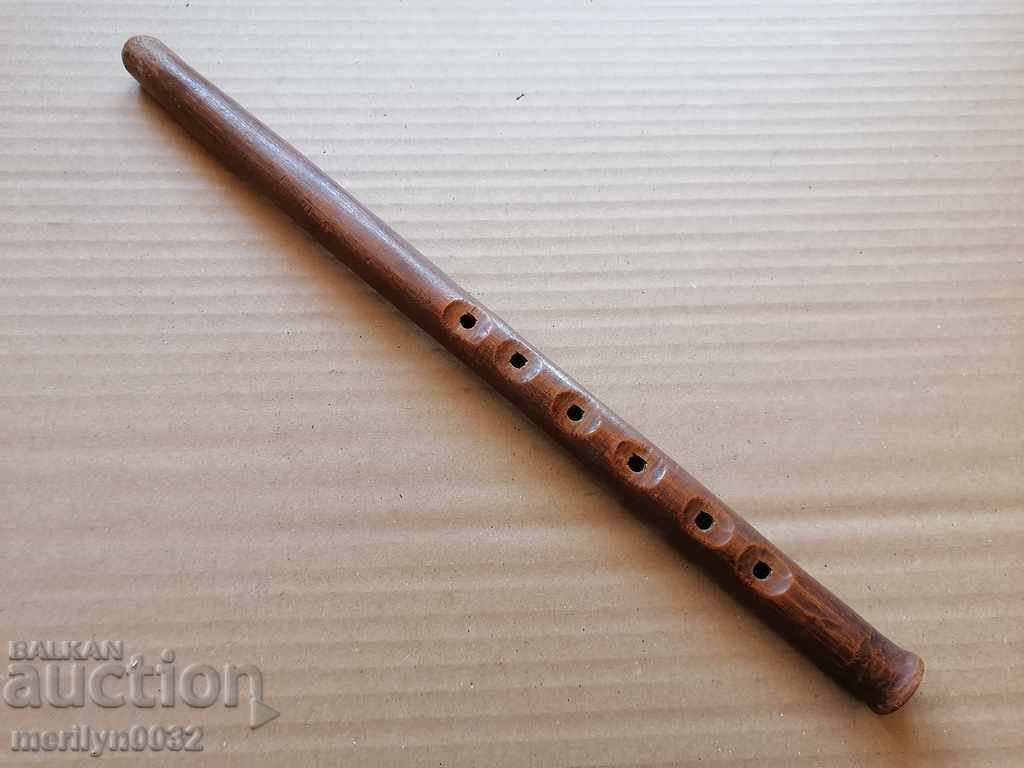 Ένα αρχαίο φλάουτο, ένα μουσικό όργανο του 20ου αιώνα