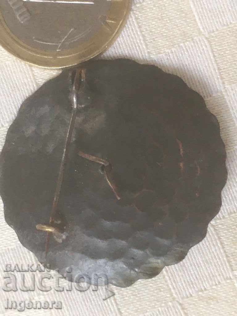 Delivery of RENAISSANCE ANTIQUE METAL BROOCH