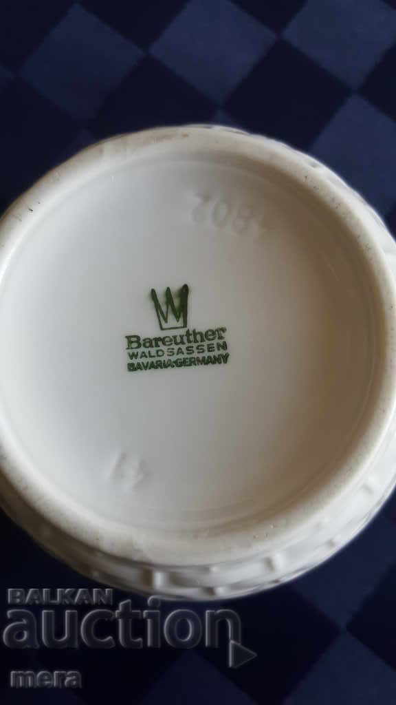 Livrarea Pahar mare din porțelan-Bavaria. Livrarea Pahar mare din porțelan-Bavaria.