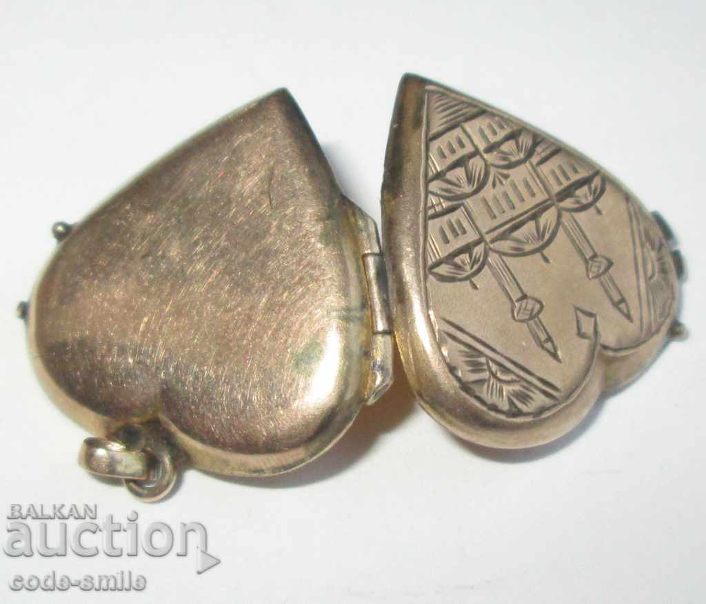 Licitație Pandantiv inimă de medalion vintage cu minarete de moschee din secolul al XIX-lea