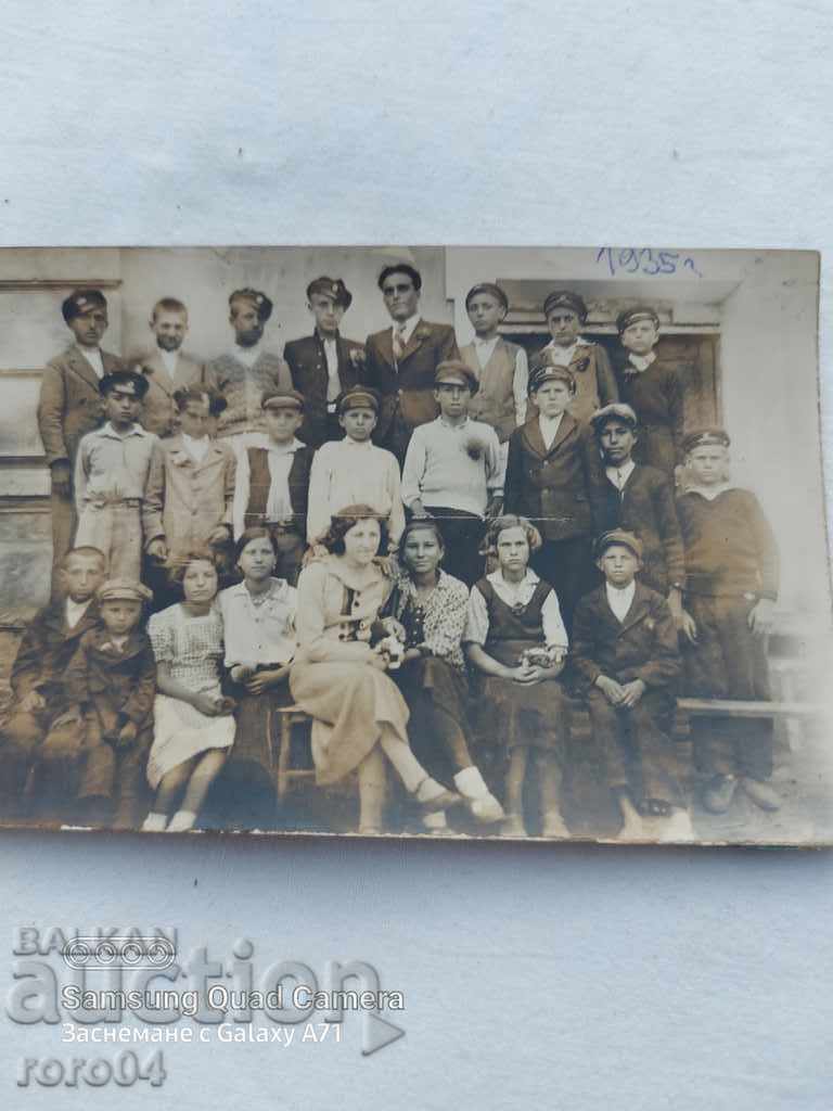 BREGOVO - STUDENTS - TEACHER - 1935