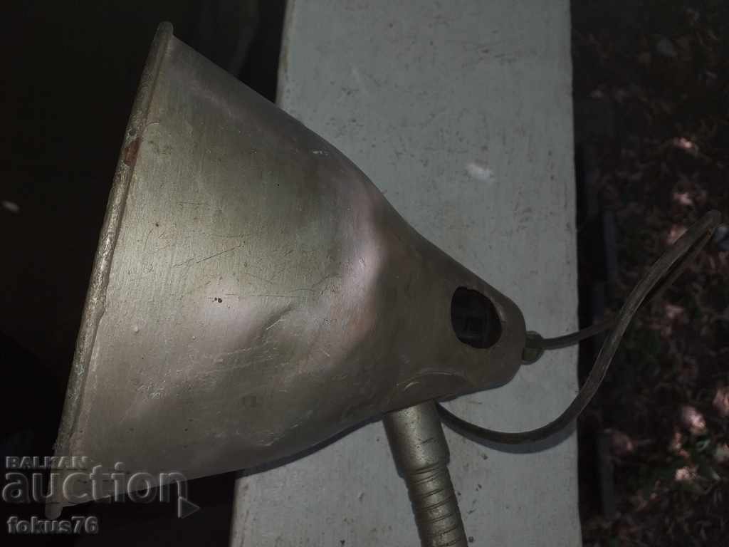 Old industrial lamp with a very strong stand. Unique. - 5 Old industrial lamp with a very strong stand. Unique. - 5