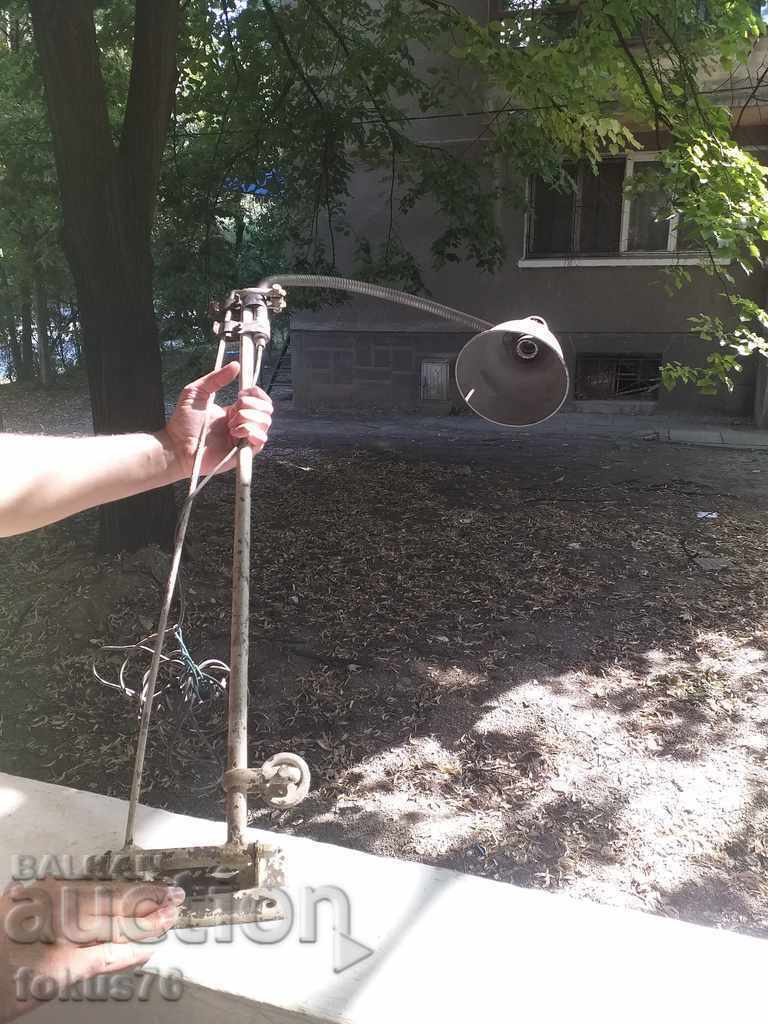 Old industrial lamp with a very strong stand. Unique. - 7 Old industrial lamp with a very strong stand. Unique. - 7