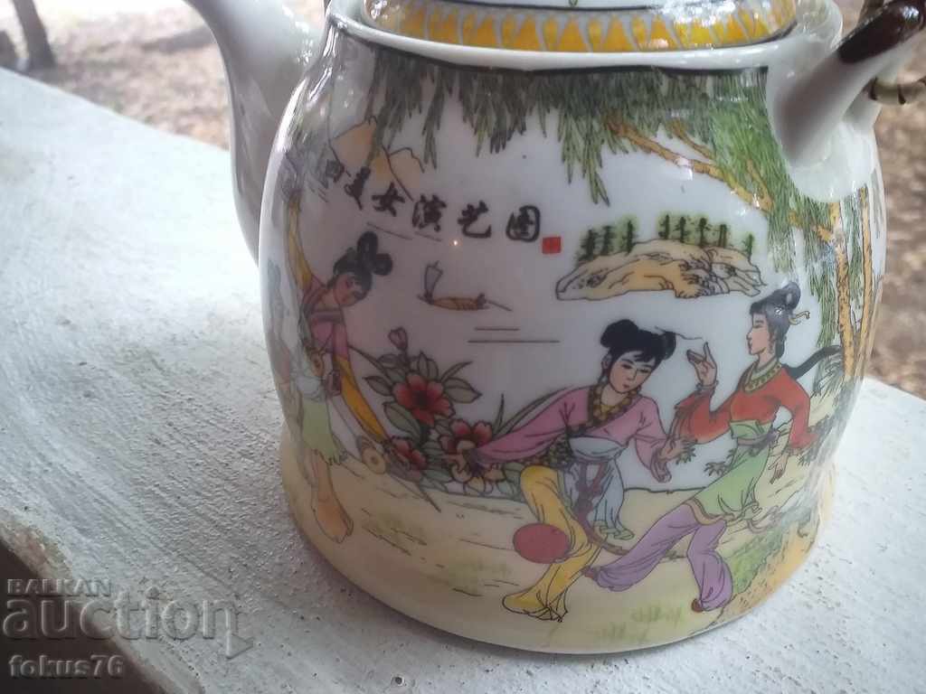 Auction Beautiful teapot Chinese or Japanese painted with porcelain print Auction Beautiful teapot Chinese or Japanese painted with porcelain print