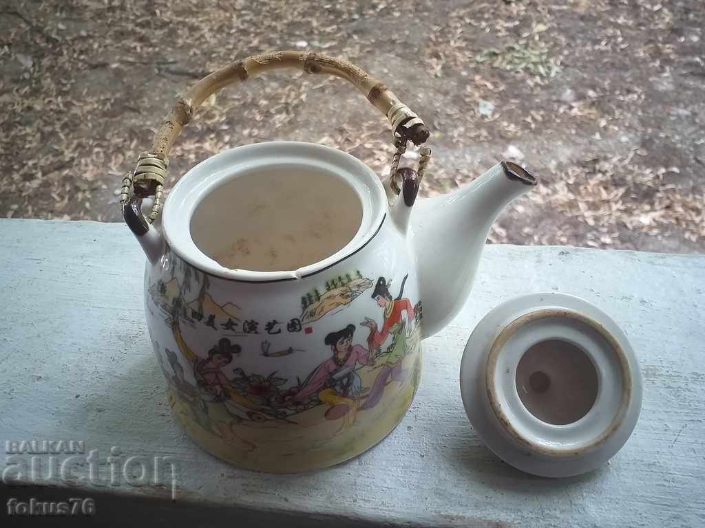 Beautiful teapot Chinese or Japanese painted with porcelain print - 5 Beautiful teapot Chinese or Japanese painted with porcelain print - 5