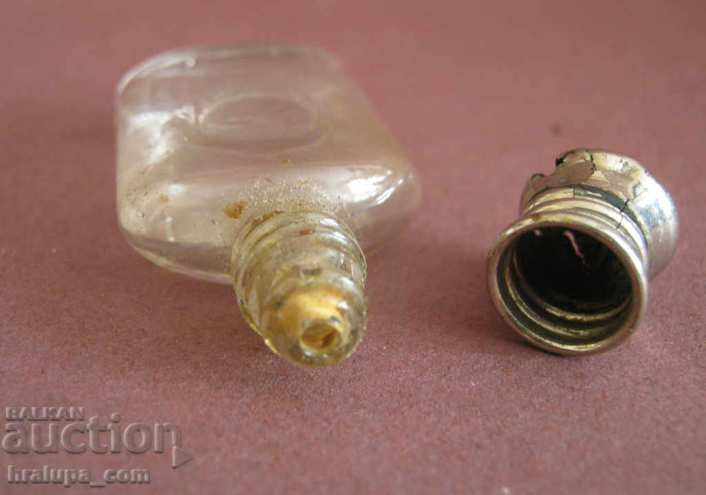 Δημοπρασία Παλιά αντίκα μπουκάλι αρώματος Δημοπρασία Παλιά αντίκα μπουκάλι αρώματος