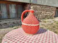 Damigeană veche împletită