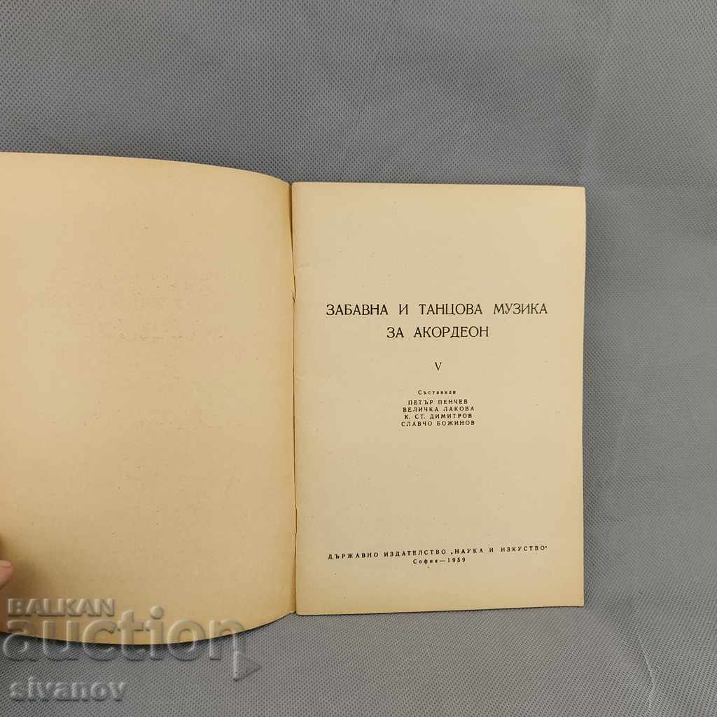 Auction Fun and dance music for accordion 2 and 5 1956-59 B0144 Auction Fun and dance music for accordion 2 and 5 1956-59 B0144
