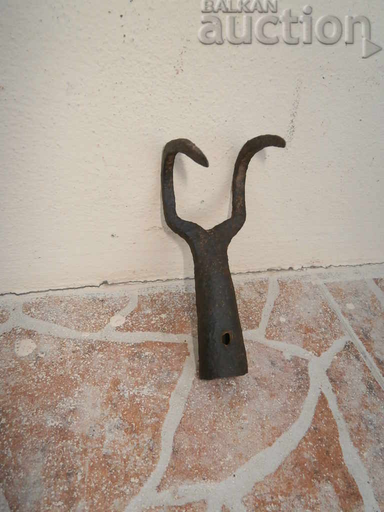 antique appliance tool hand forged with price 25.00 BGN | € 12.78 antique appliance tool hand forged with price 25.00 BGN | € 12.78