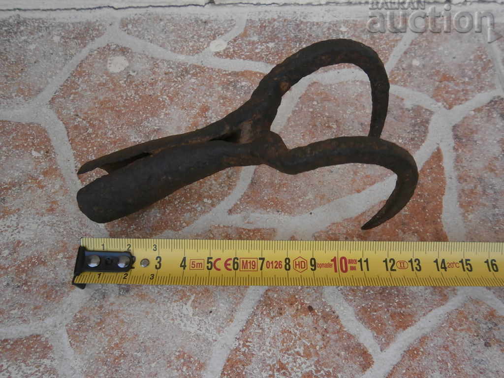 Delivery of antique appliance tool hand forged Delivery of antique appliance tool hand forged