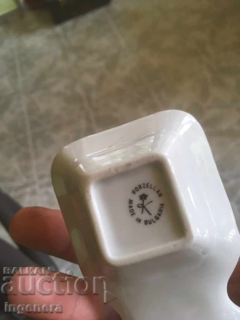 SĂRĂ PORCELANĂ SĂRĂ PIPRĂ ANTIC BULGARIA cu preț 16.00 BGN | € 8.18