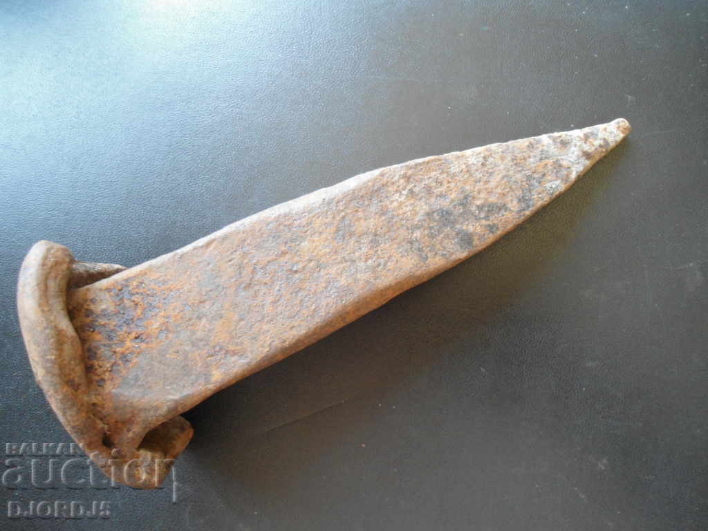 Auction Old tool, 2,200 kg Auction Old tool, 2,200 kg