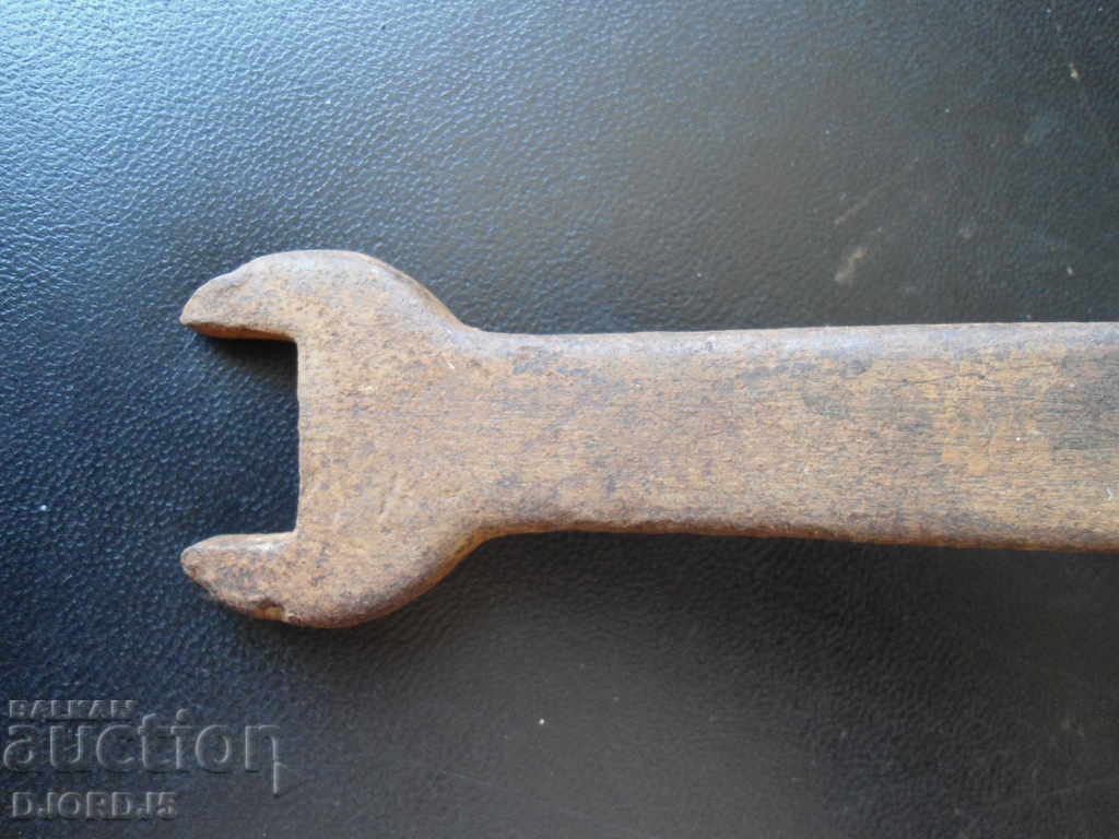 Auction Old key, cart, carriage Auction Old key, cart, carriage