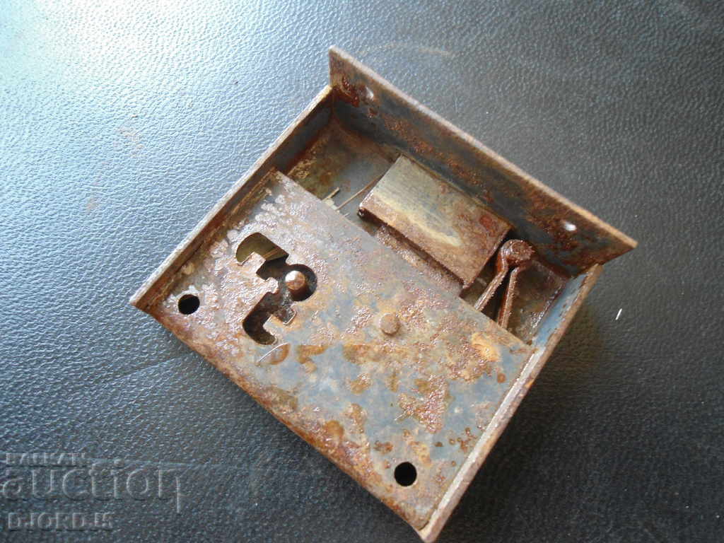 Παλιά κλειδαριά, κλειδαριά με τιμή 2.00 BGN | € 1.02 Παλιά κλειδαριά, κλειδαριά με τιμή 2.00 BGN | € 1.02