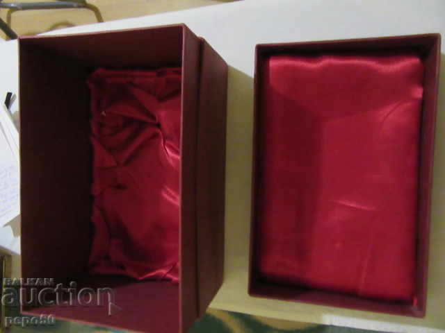 OLD CARDBOARD GIFT BOX - 30x19,5x16cm with price 6.00 BGN | € 3.07 OLD CARDBOARD GIFT BOX - 30x19,5x16cm with price 6.00 BGN | € 3.07