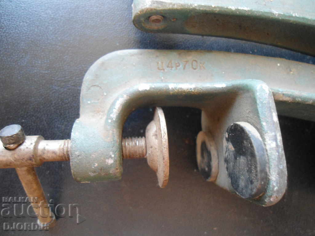 Auction An old spice milling machine Auction An old spice milling machine