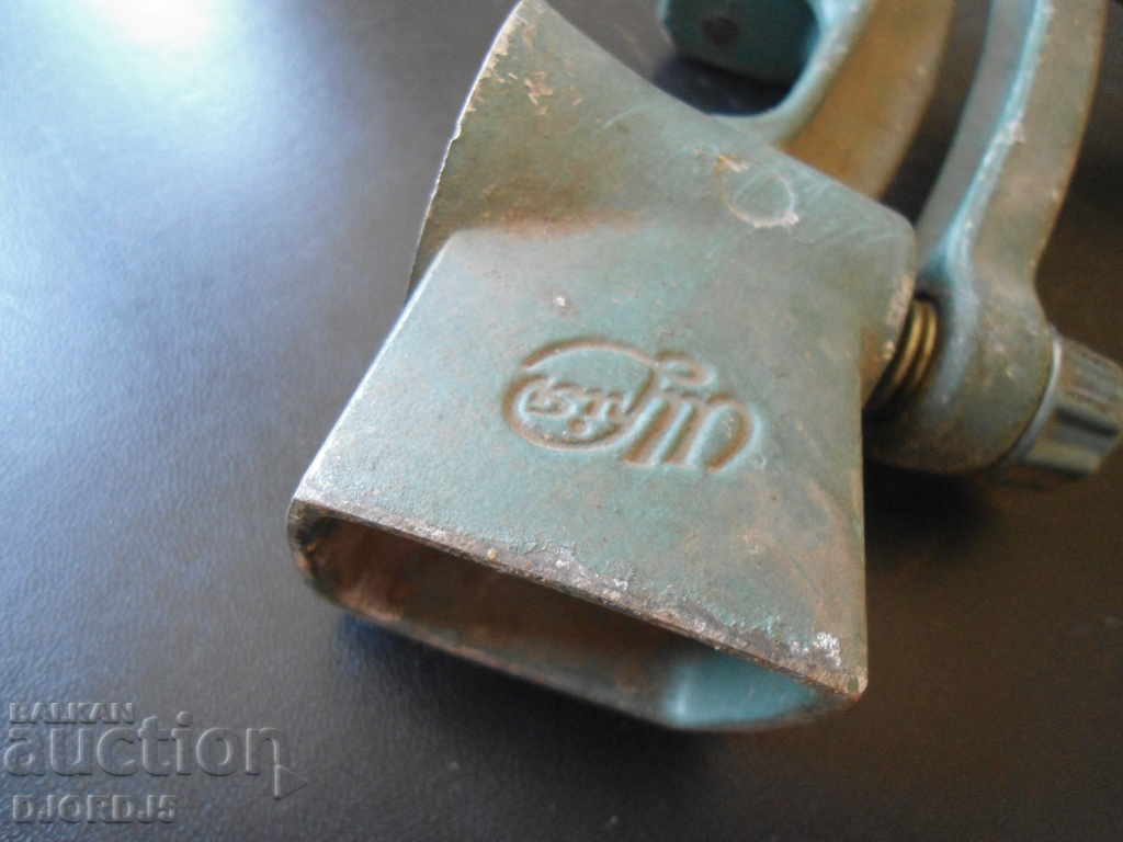 Delivery of An old spice milling machine Delivery of An old spice milling machine