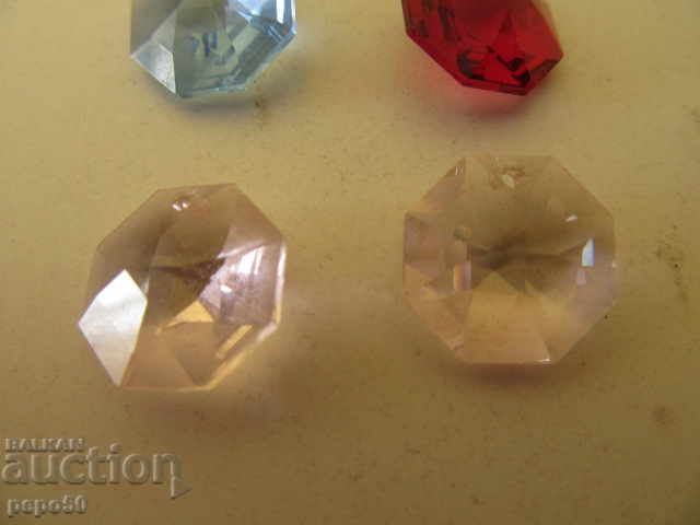 4 buc. PIETRE ARTIFICIALE PENTRU CERCEI cu preț 10.00 BGN | € 5.11