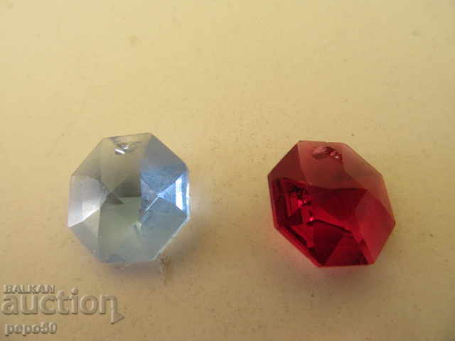 Licitație 4 buc. PIETRE ARTIFICIALE PENTRU CERCEI