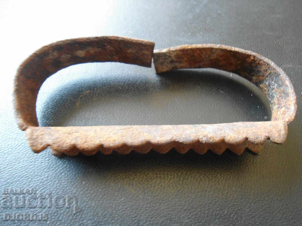 An old hand grain with price 3.00 BGN | € 1.53 An old hand grain with price 3.00 BGN | € 1.53