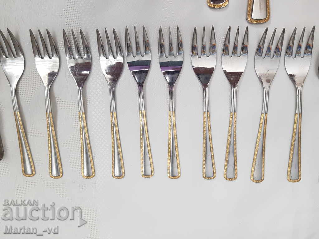 Δημοπρασία Μαχαιροπίρουνα με επιχρυσωμένο στοιχείο Δημοπρασία Μαχαιροπίρουνα με επιχρυσωμένο στοιχείο