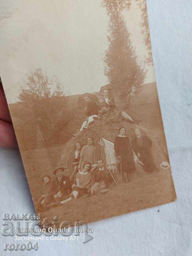 HAY BALL - PEOPLE - OLD PHOTO - 7 HAY BALL - PEOPLE - OLD PHOTO - 7