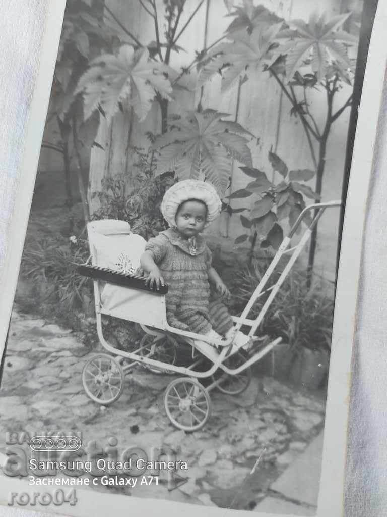 Auction CHILD - RETRO STROLLER Auction CHILD - RETRO STROLLER