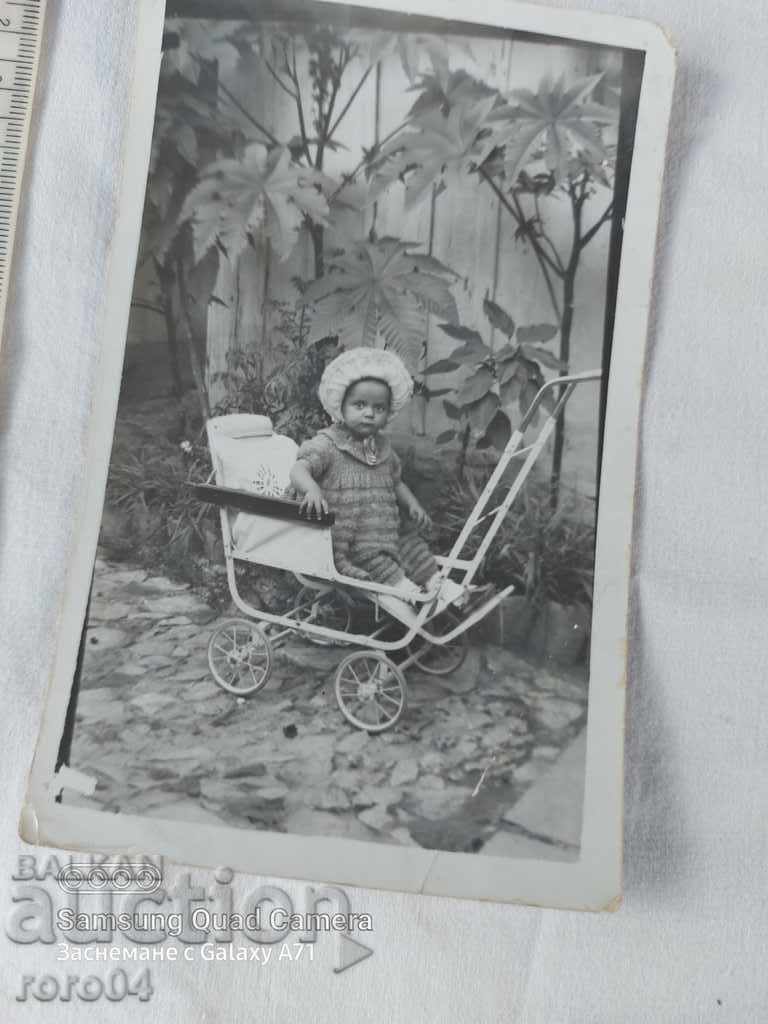 Delivery of CHILD - RETRO STROLLER Delivery of CHILD - RETRO STROLLER