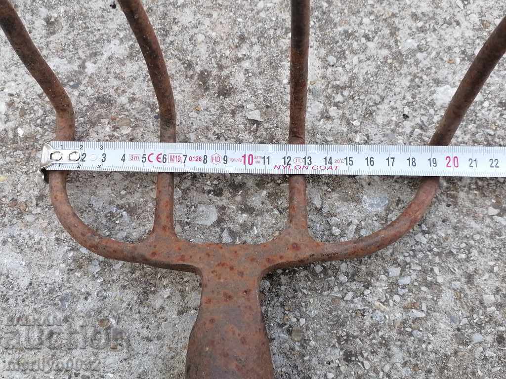 Old villa, wrought iron instrument - 5