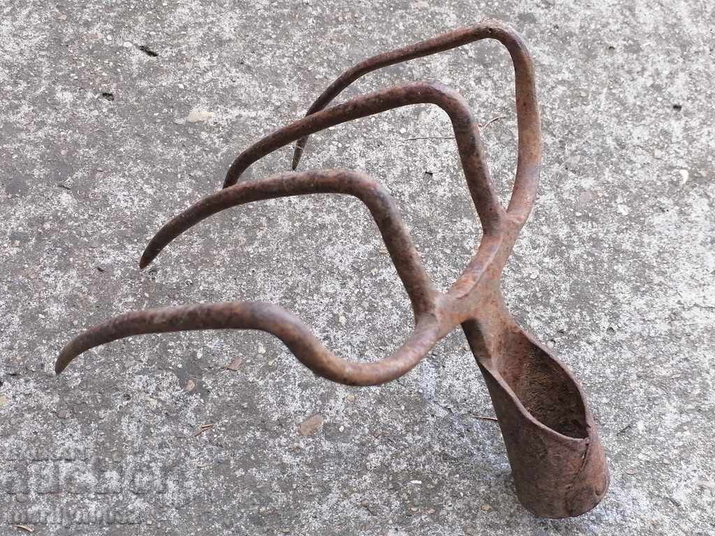 Old villa, wrought iron instrument - 7