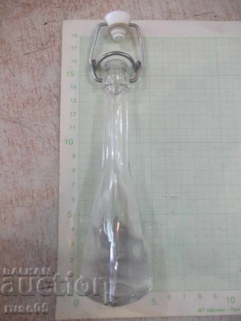 Доставка на Шише с порцеланова клапа за затваряне и метална апликация Доставка на Шише с порцеланова клапа за затваряне и метална апликация