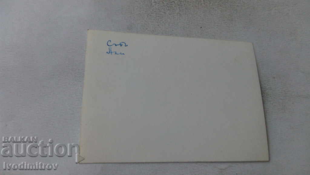 Снимка Двама мъже седнали на дървени трупи с цена 0.85 лв. | € 0.43