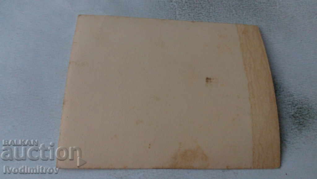 Снимка Мъже и жени на скалите с цена 1.45 лв. | € 0.74