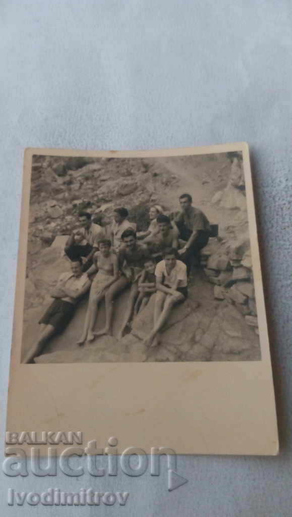 Снимка Мъже и жени на скалите