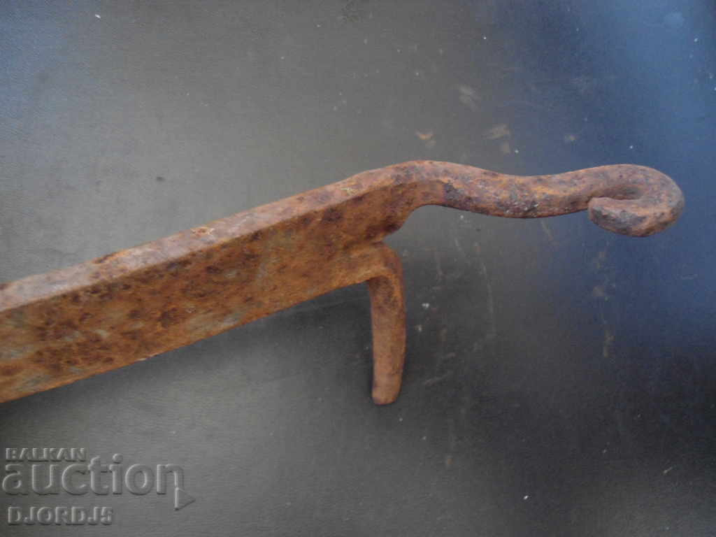 Old wrought iron, latch, mandala, gate with price 3.00 BGN | € 1.53 Old wrought iron, latch, mandala, gate with price 3.00 BGN | € 1.53