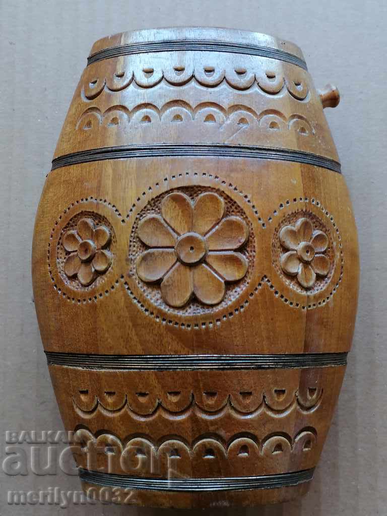 Old pavur wood carving barrel, barrel, keg, cup